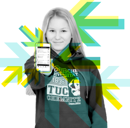 junge Frau hält Smartphone ins Bild